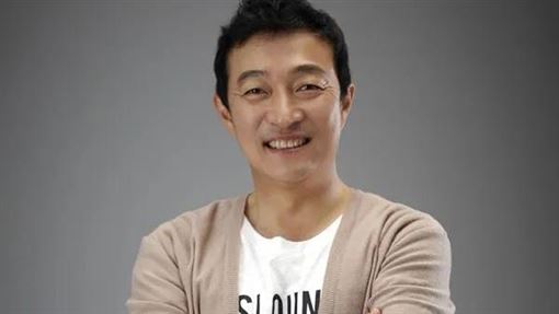 62歲男星出事了　酒駕撞分隔島竟落跑回家