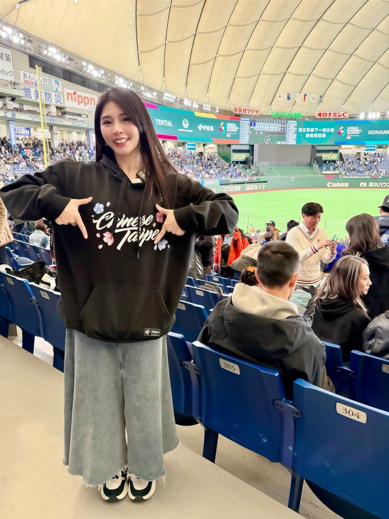 樂天女孩舞蹈總監陸筱晴飛往日本替台灣隊加油。（圖／翻攝自IG @sunnie_cat0111）