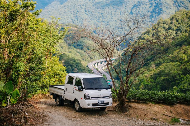 新增自動啟閉頭燈功能。（圖／Kia提供）