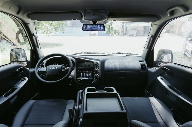 7吋多媒體系統支援Apple CarPlay與Android Auto。（圖／Kia提供）