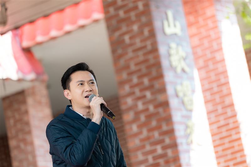 竹北市長鄭朝方出席「第59屆竹東天穿日臺灣客家山歌比賽」並登台獻唱（圖／總統府提供）