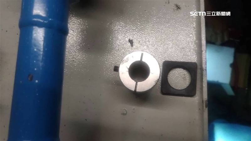 第一次故障是因橋台旋轉馬達連軸器斷裂，原以為校正修好晚間又再度故障