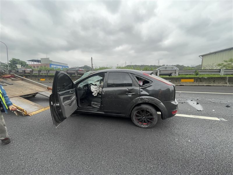 這起車禍一度造成車流回堵，目前事故已排除。（圖／翻攝畫面）