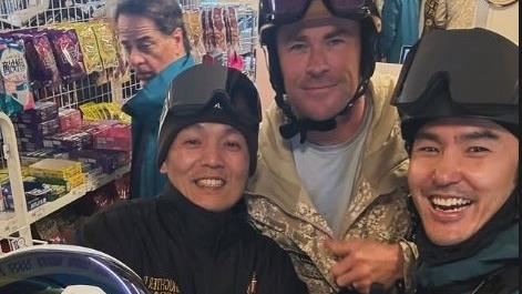 阮經天、春風滑雪巧遇巨星　同框合照嗨翻