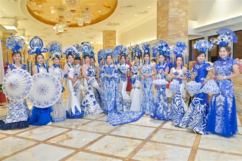 全台最大旗袍女性組織「世界旗袍文化藝術推展協會-高雄分會」主辦《紅映盛世華宴同慶》活動。(圖／高雄市世界旗袍文化藝術推展協會提供)