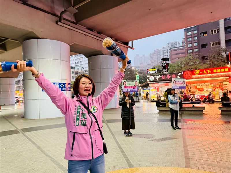 新北市第11選區市議員參選人蔡美華表示，吳念庭是 「汐止之光」。（圖／蔡美華提供）