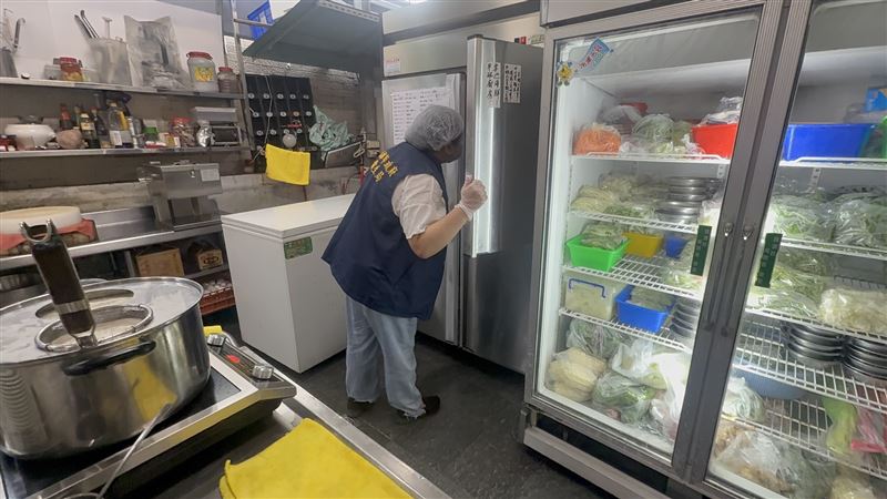 雖然餐廳並無花菜干相關料理，也沒有相關的品項，但衛生局獲報後還是要依規定上門稽查。（圖／衛生局提供）