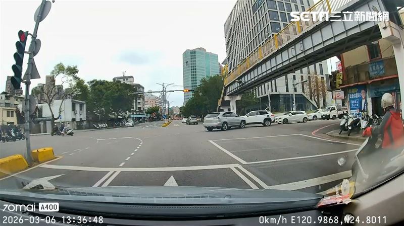 新竹市發生毒駕肇逃車禍，1名員警在追捕過程中遭衝撞受傷。（圖／翻攝畫面）