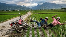 機車,花蓮,農地,女友,妹妹,野狼,農田,性侵,摔車滑進田裡（示意圖／AI生成）
