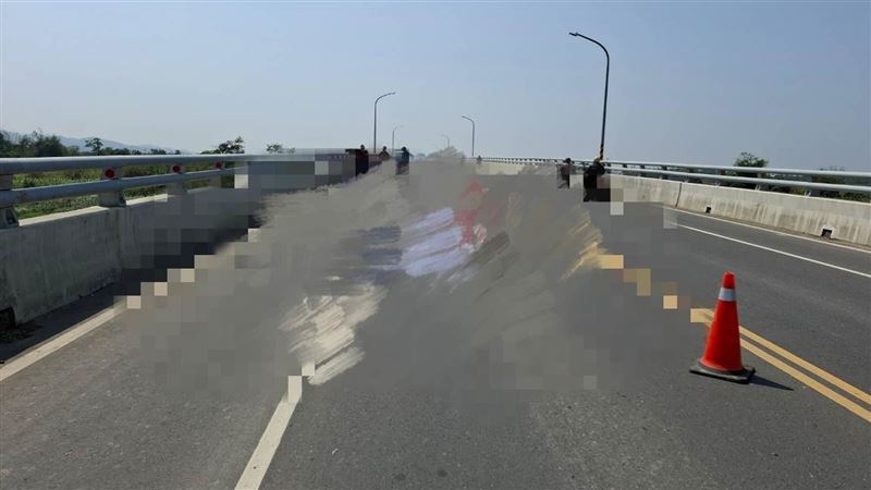 現場留下大片血跡。（圖／翻攝畫面）