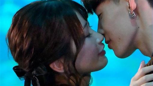 知名AV含淚「想談普通戀愛」嘆：偏見太重