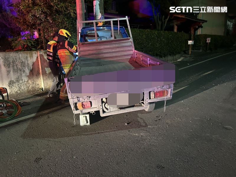 雲林林內鄉發生死亡車禍，31歲男子返家途中自撞電線桿喪命。（圖／翻攝畫面）