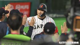 WBC韓日戰，日本隊中外野手鈴木誠也炸裂2分砲。（圖／特派記者劉彥池攝影）