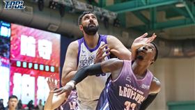 新竹攻城獅回歸洋將辛巴（Sim Bhullar）。（圖／TPBL提供） 