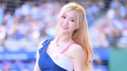 費仔轟出全壘打　女神出現2秒超精準畫面