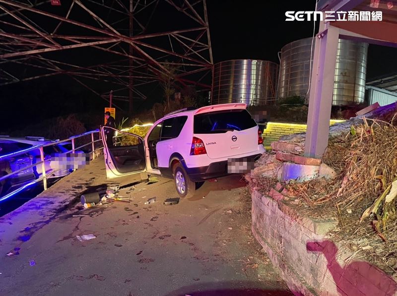 台中霧峰泡腳夜景餐廳發生離奇車禍，19歲男遭車輛壓傷，無生命跡象送醫。（圖／翻攝畫面）