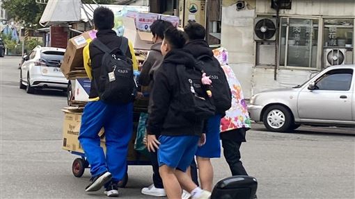 阿嬤回收車險翻！清水4國中生1舉動暖哭網