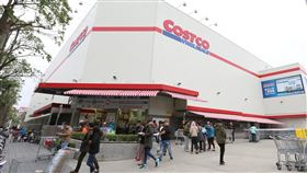 目擊者爆料有人在好市多自備容器狂裝飲料，跟店員檢舉卻無作為。（示意圖，本刊資料照）