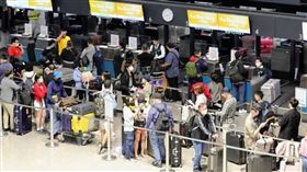 航空燃油價格飆破80%，有國外分析師示警，暑假機票價格恐怕會大漲。（示意圖／方萬民攝）