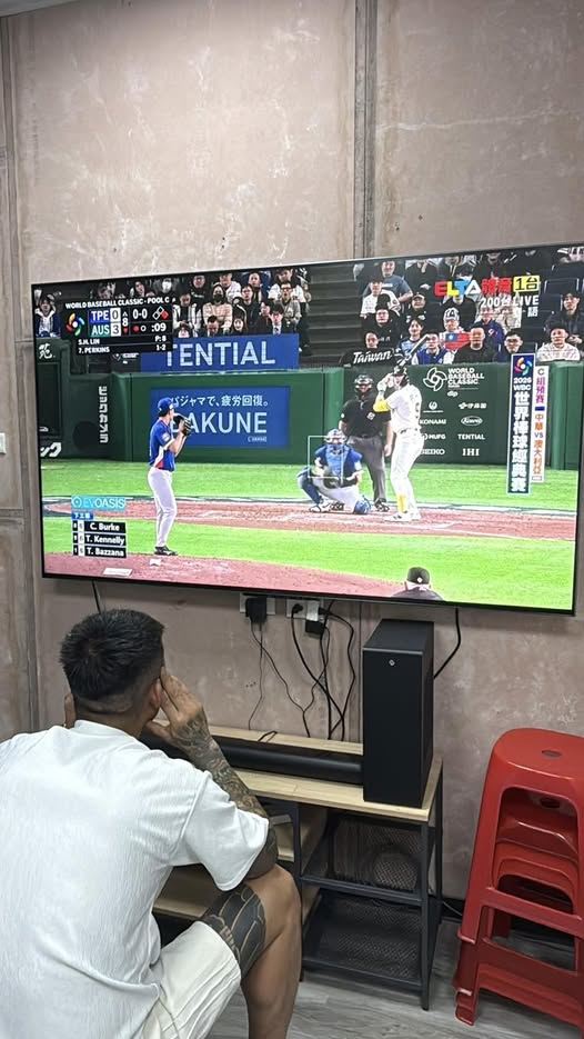 到了中午場次，台灣隊對上捷克棒球代表隊時，鳳梨押注台灣隊取勝，隨著比賽結果出爐順利小賺一筆，也算先回補部分損失。（圖／翻攝自鳳梨FB）