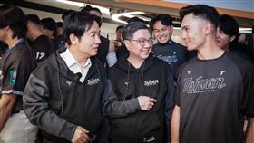 吳靜怡認為，下一次，可能不是行政院長，而是更高層級人物在更關鍵的時機現身美國大聯盟或日本職棒，國球戰略不再只是球迷的狂歡，而是台灣在印太棋局中的戰略資產。（圖／翻攝自卓榮泰臉書）

