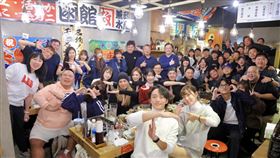 蔡其昌請應援團長、啦啦隊女孩吃飯，感謝每一個默默的英雄們。（圖／翻攝自蔡其昌Threads）