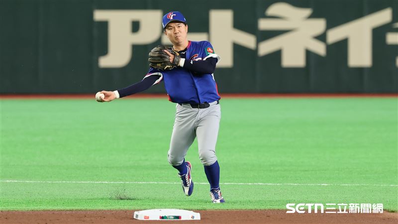 江坤宇擺短棒成功執行戰術，為台灣隊取得關鍵的一分。（圖／特派記者劉彥池攝影）