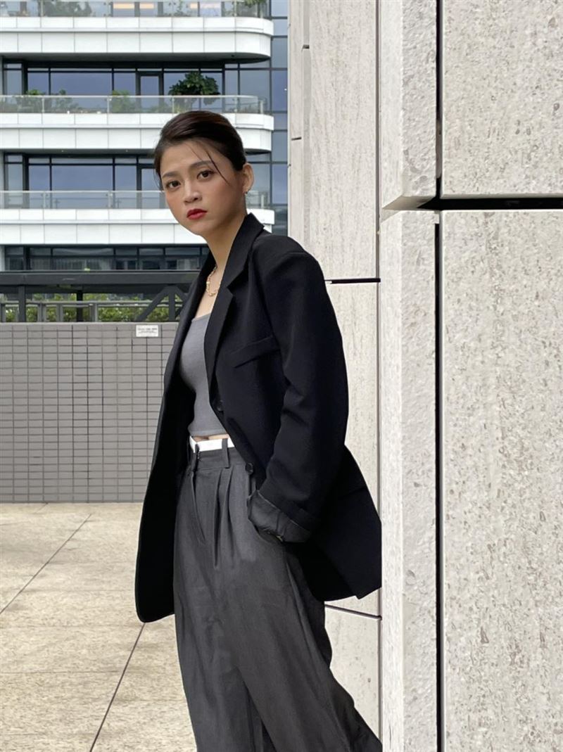 儘管眼睛一度紅腫，葉欣眉仍撐到工作結束後才就醫檢查，幸好醫師確認視力並未受到影響。（圖／翻攝自葉欣眉FB）