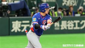 WBC台韓戰，台灣隊二壘手鄭宗哲敲出安打上壘。（圖／特派記者劉彥池攝影）