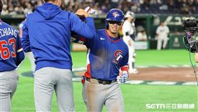 WBC台韓戰，台灣隊二壘手鄭宗哲炸裂超前轟。（圖／特派記者劉彥池攝影）