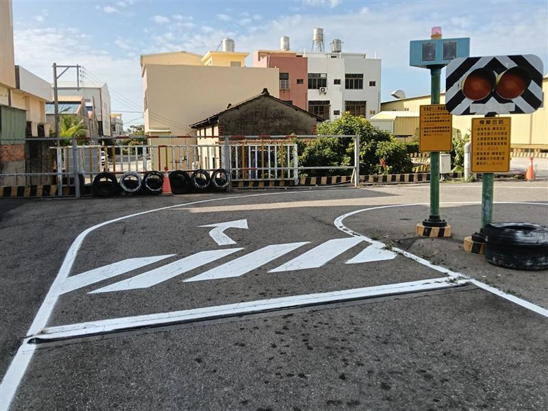 駕照考場新增行人穿越線，3月底前加考停讓動作。（圖／公路局提供）