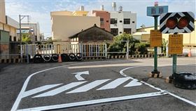 駕照考場新增「無號誌路口停讓行人」及「起步、環場轉頭檢查視野死角」。（圖／公路局提供） 