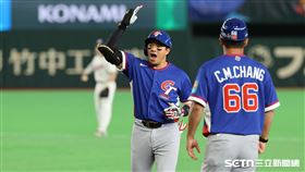 WBC台韓戰，台灣隊一壘手吳念庭敲出安打。（圖／特派記者劉彥池攝影）