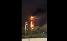 科威特高樓遇襲被燒成「火塔」。（圖／翻攝自X平台 @BullishStation）