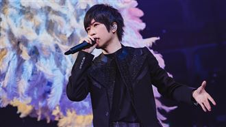 五月天阿信跌落舞台！把F3當生死之交