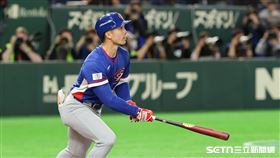 WBC台韓戰，台灣隊中外野手費爾柴爾德（Stuart Fairchild）炸裂逆轉2分砲。（圖／特派記者劉彥池攝影）