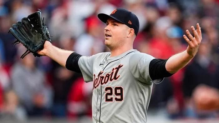 美國隊先發史庫柏（Tarik Skubal）意外遭遇重擊，好在隨即穩定。（圖／翻攝自X平台 @joframaso）