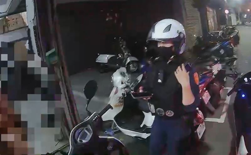 毒販廖男前往討債爆發口角推擠，遭自己人倒戈8砍刀、受傷被逮。（圖／翻攝畫面）