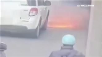 獨／北市人孔蓋「二度爆炸」　轎車險被砸