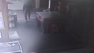 超大膽！霞海城隍廟功德箱清晨被抱走