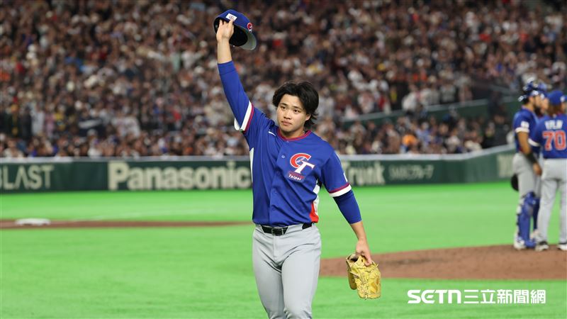 WBC台韓戰，台灣隊投手教練林岳平上場換下第3任投手孫易磊。（圖／特派記者劉彥池攝影）