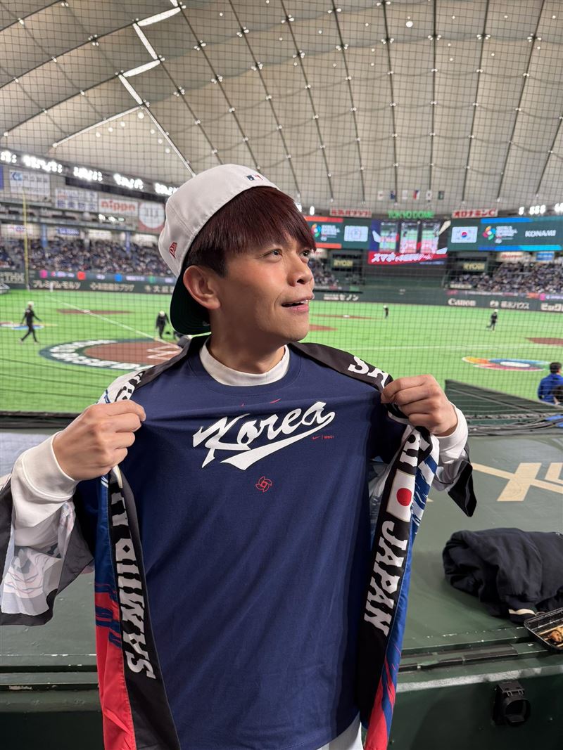 台灣隊贏了！蔡阿嘎穿韓國球衣，發文謝謝韓國好朋友。（圖／翻攝自蔡阿嘎臉書）