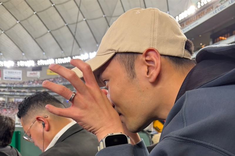 李洋表示，今天他和身邊的幕僚在現場幾乎喊到燒聲，也使出魔法攻擊試圖給對方點影響。（圖／翻攝自李洋臉書）