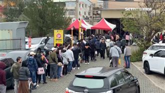 搶領5千顆白沙屯媽奶嘴　排隊人龍逾1公里