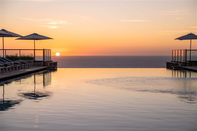馬略卡卓美亞酒店無邊際泳池酒吧。（圖／飯店旅宿業者提供）