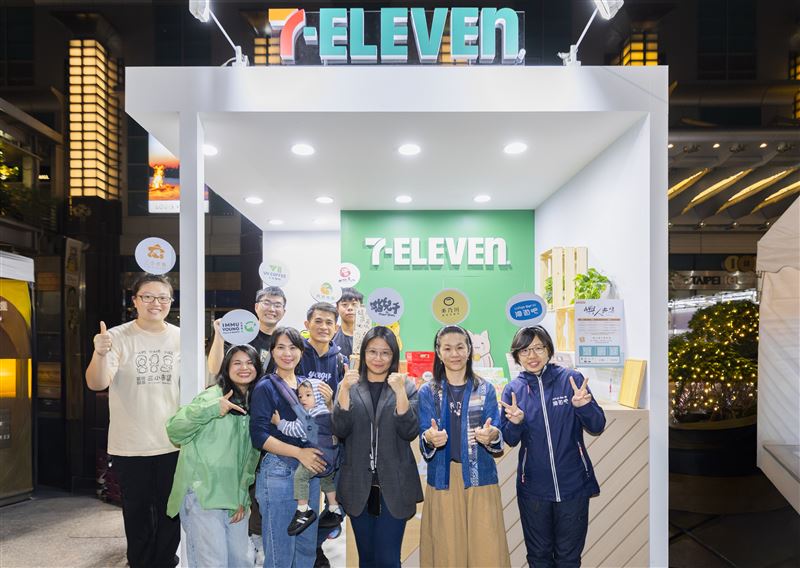 2025年年底首度串聯洄遊吧、禾乃川、三小市集、木酢達人、小柒咖啡等長期培力團隊開發聯名禮盒，形塑跨區域、可複製的「青年品牌鏈」。（圖／品牌業者提供）