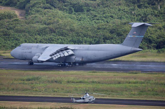 美軍C-5運輸機。駐韓美軍的運輸機罕見集中飛離南韓，引發外界猜測美國抽調亞太兵力支援對伊朗的戰爭，並加深區域「抗中」戰力空虛的擔憂。（圖／翻攝自X平台 @sentdefender）