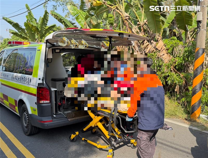 消防獲報到場趕緊將人送往台南醫院新化分院急救，但仍因傷勢過重宣告不治。（圖／民眾提供）