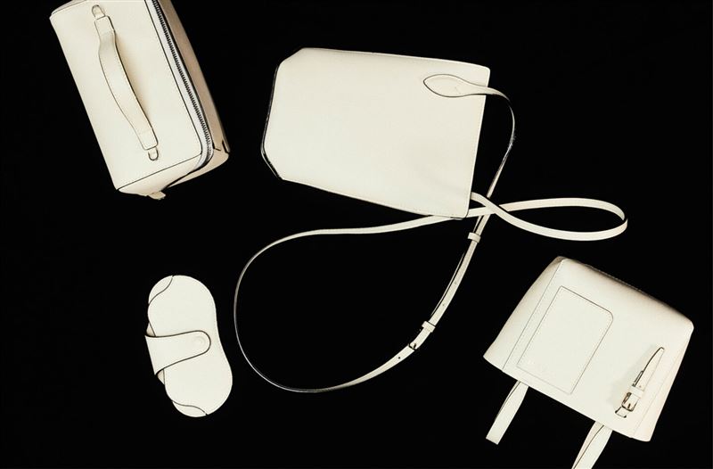 Valextra精選數款經典羊皮紙白作品，以純粹工藝優雅回應白色情人節。（圖／品牌業者提供）