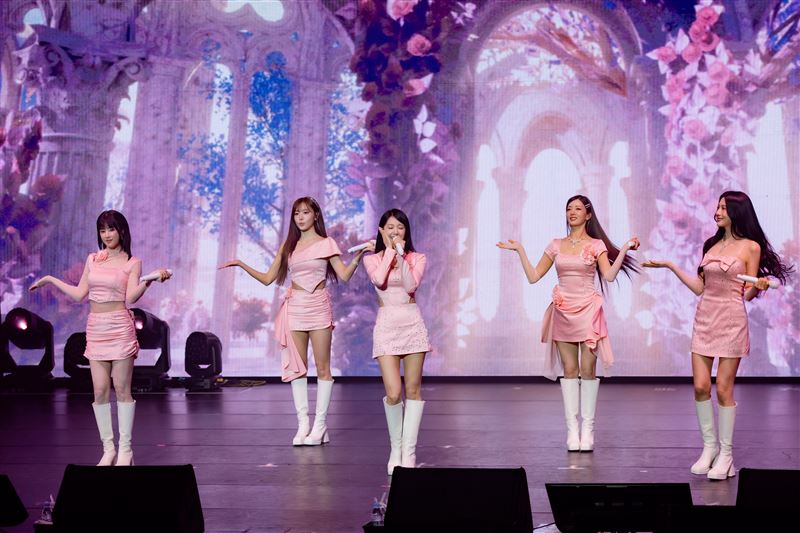 Apink合體飆唱近21首經典神曲，掀起全場回憶殺。（圖／SHOWOFFICE提供）